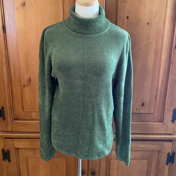 Super soft green turtleneck sweater - Picture 4 of 8